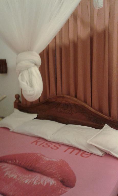 Rose Blossom Hotell Mirissa Exteriör bild
